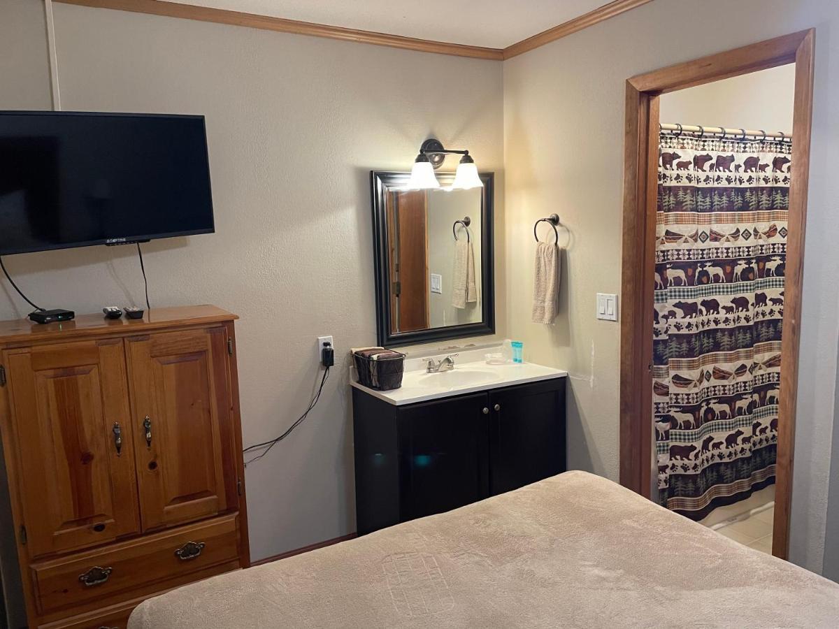 Hunter'S Friend Resort On Indian Point Екстериор снимка